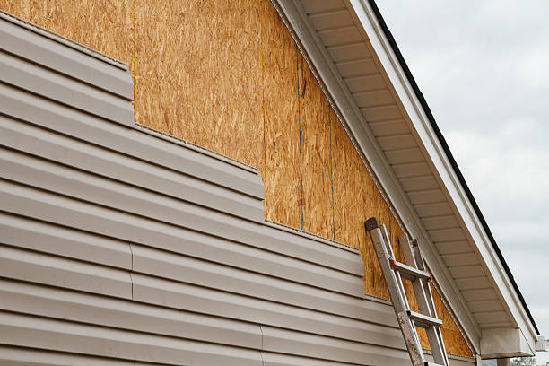 Professional Emergency Siding Repair technician working in Algonquin, MD